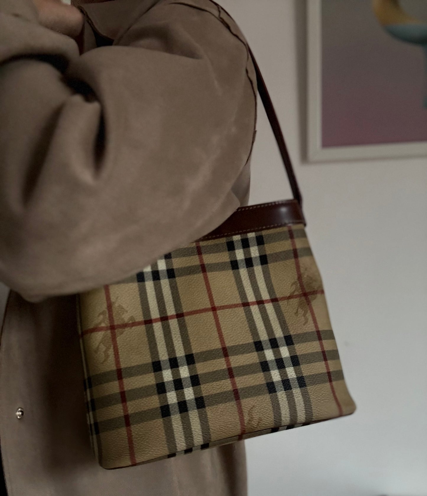 Iconic Burberry nova check bucket bag