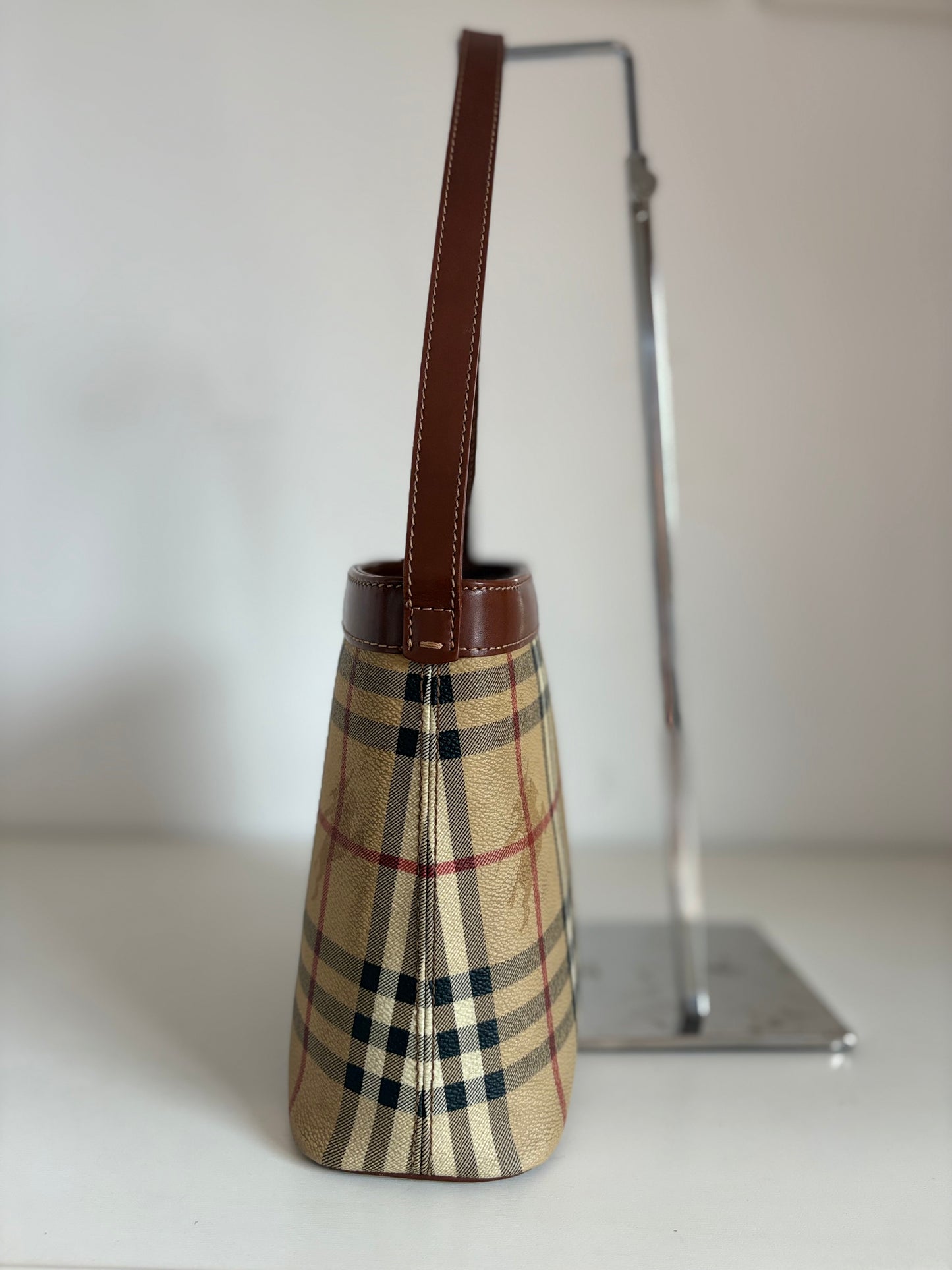 Iconic Burberry nova check bucket bag