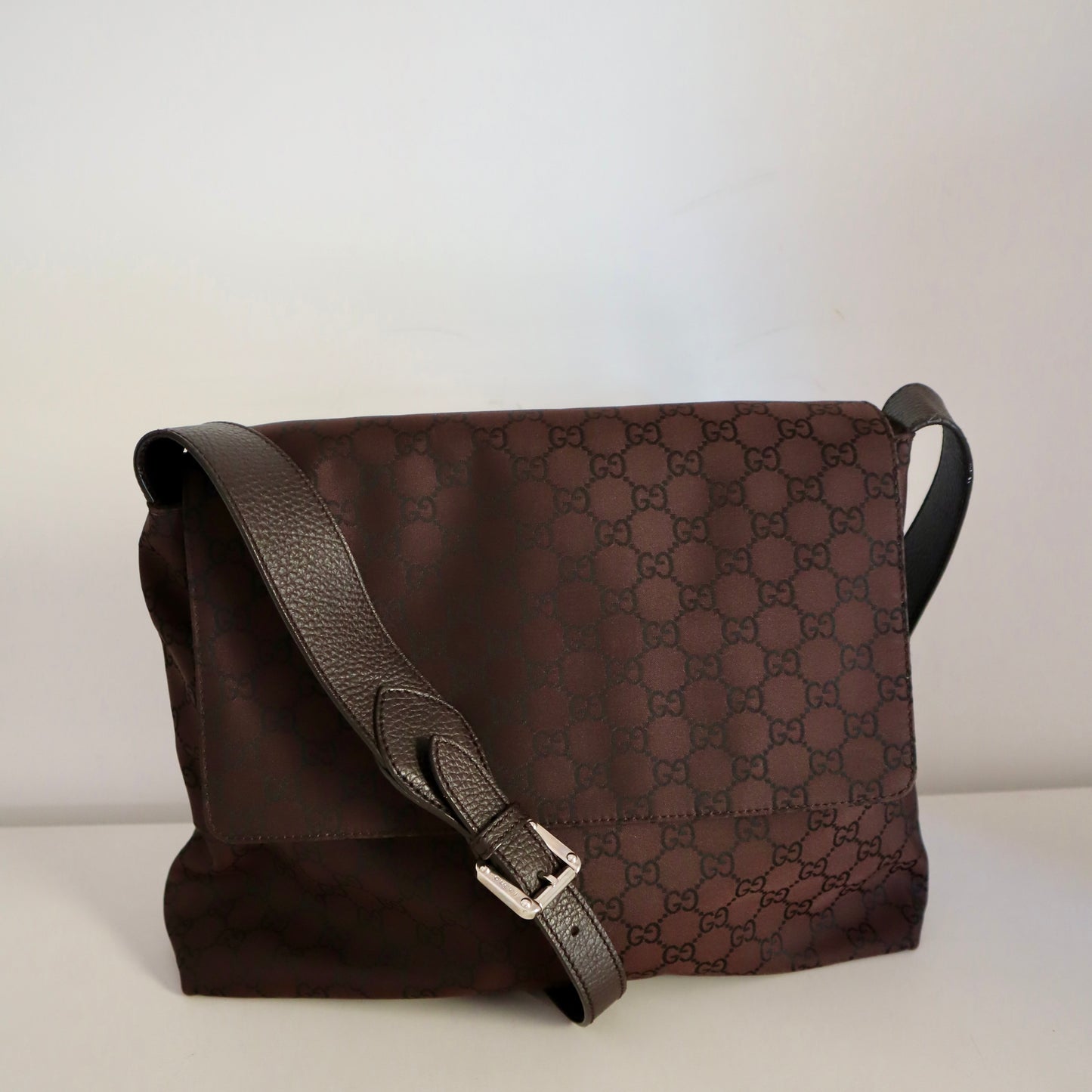 Borsa a tracolla Gucci marrone in monogram GG