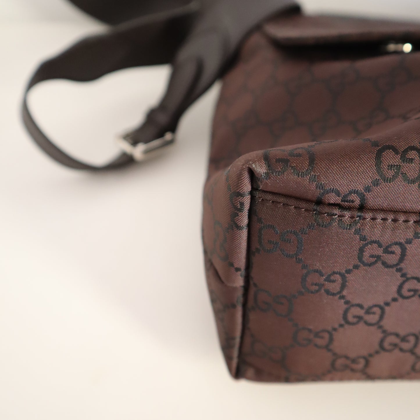 Borsa a tracolla Gucci marrone in monogram GG
