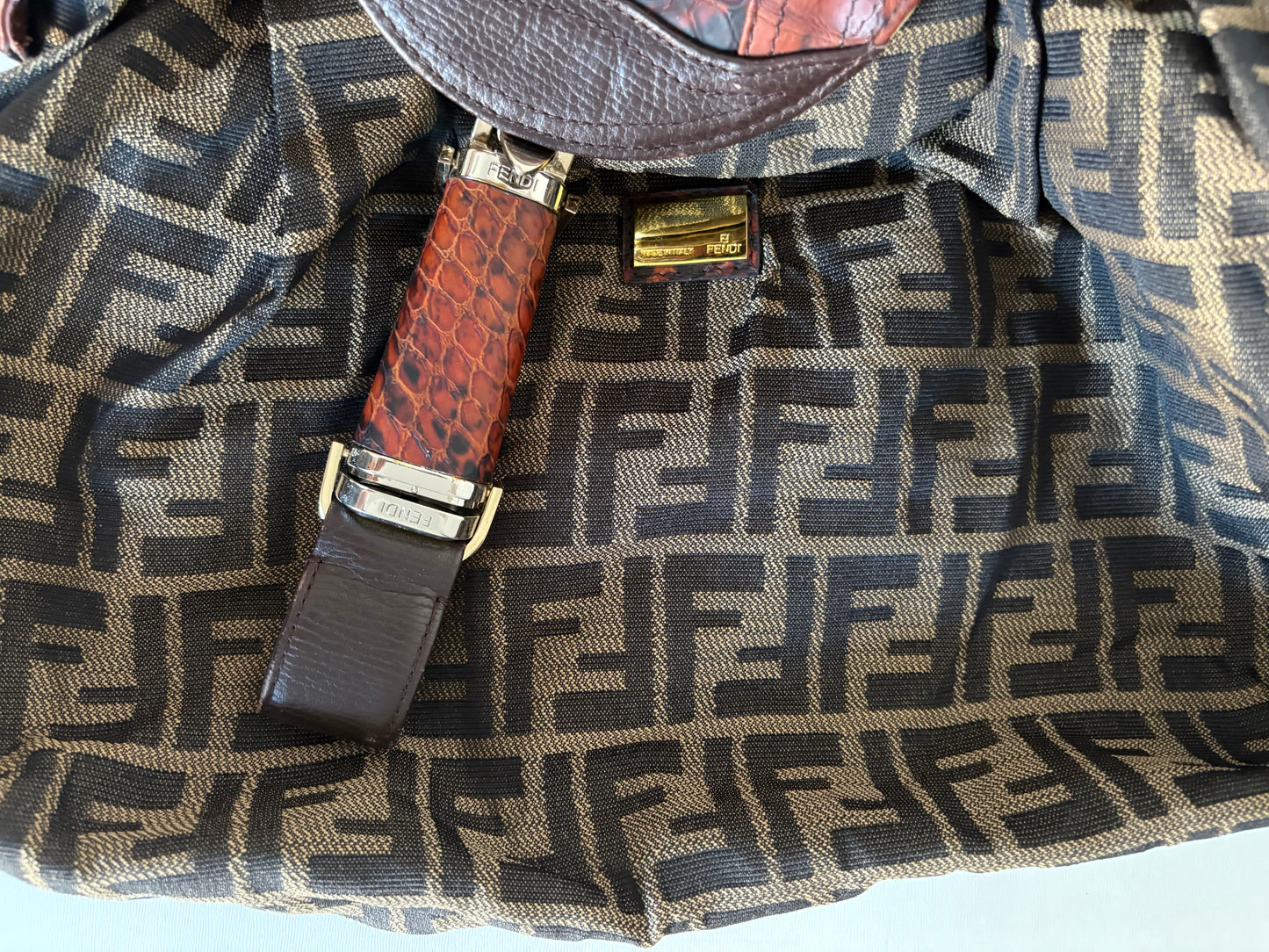 Iconica Fendi spy bag