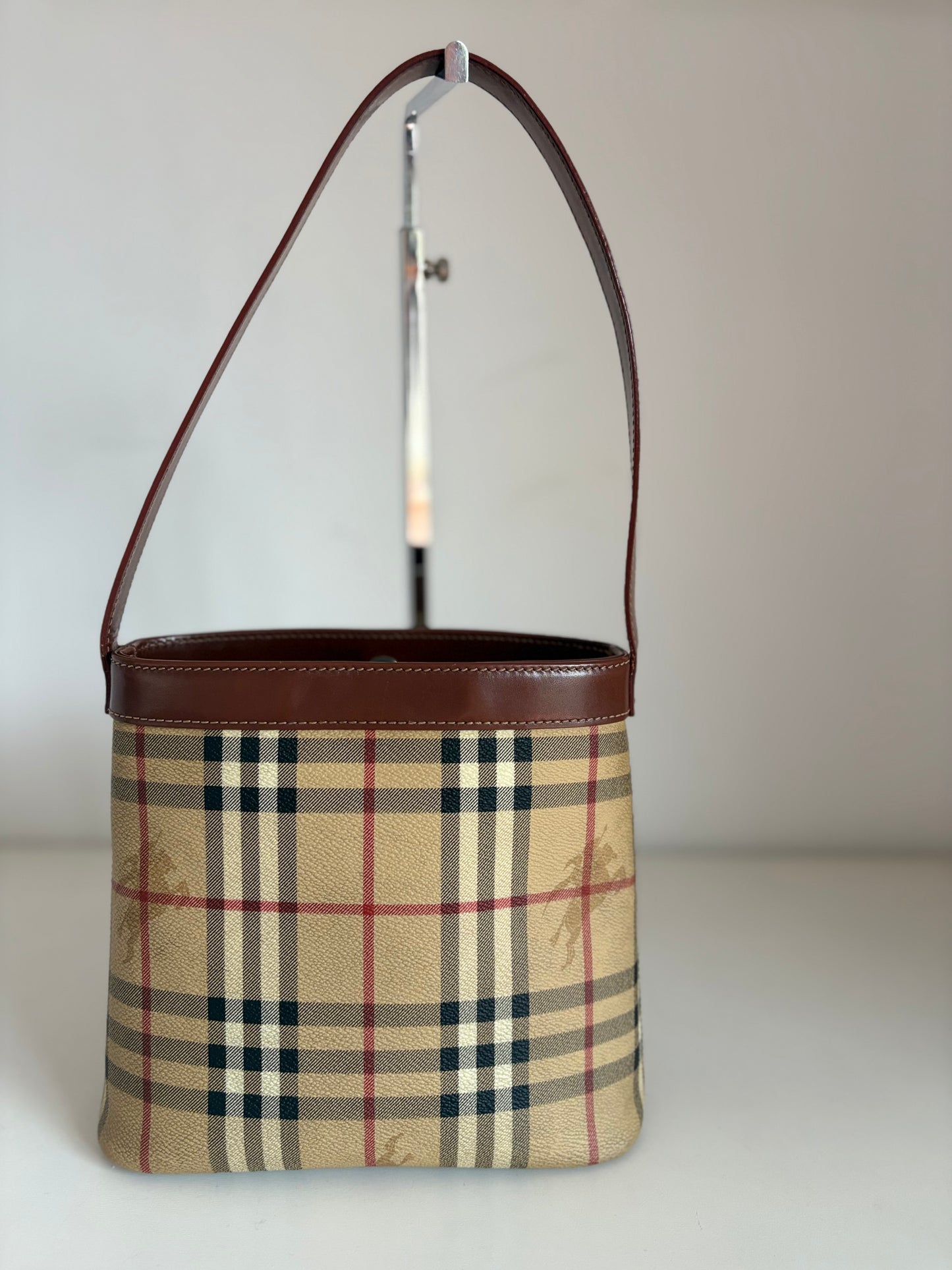 Iconic Burberry nova check bucket bag