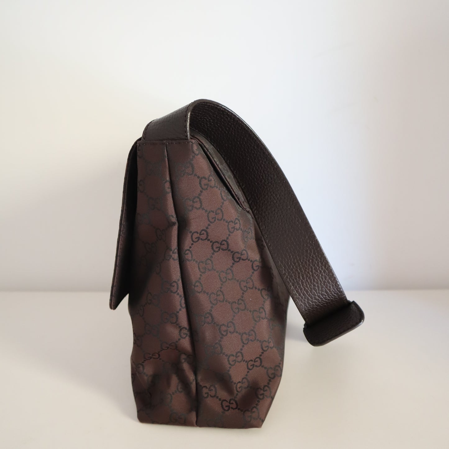 Borsa a tracolla Gucci marrone in monogram GG