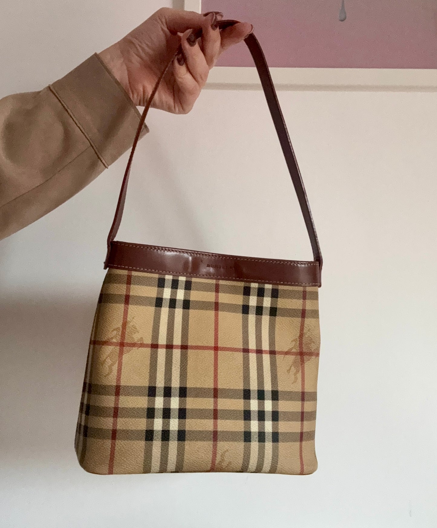Iconic Burberry nova check  bucket bag