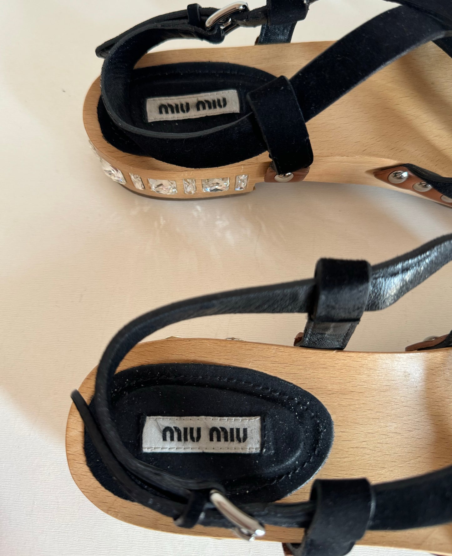 Sandali in legno e Swarovski Miu Miu