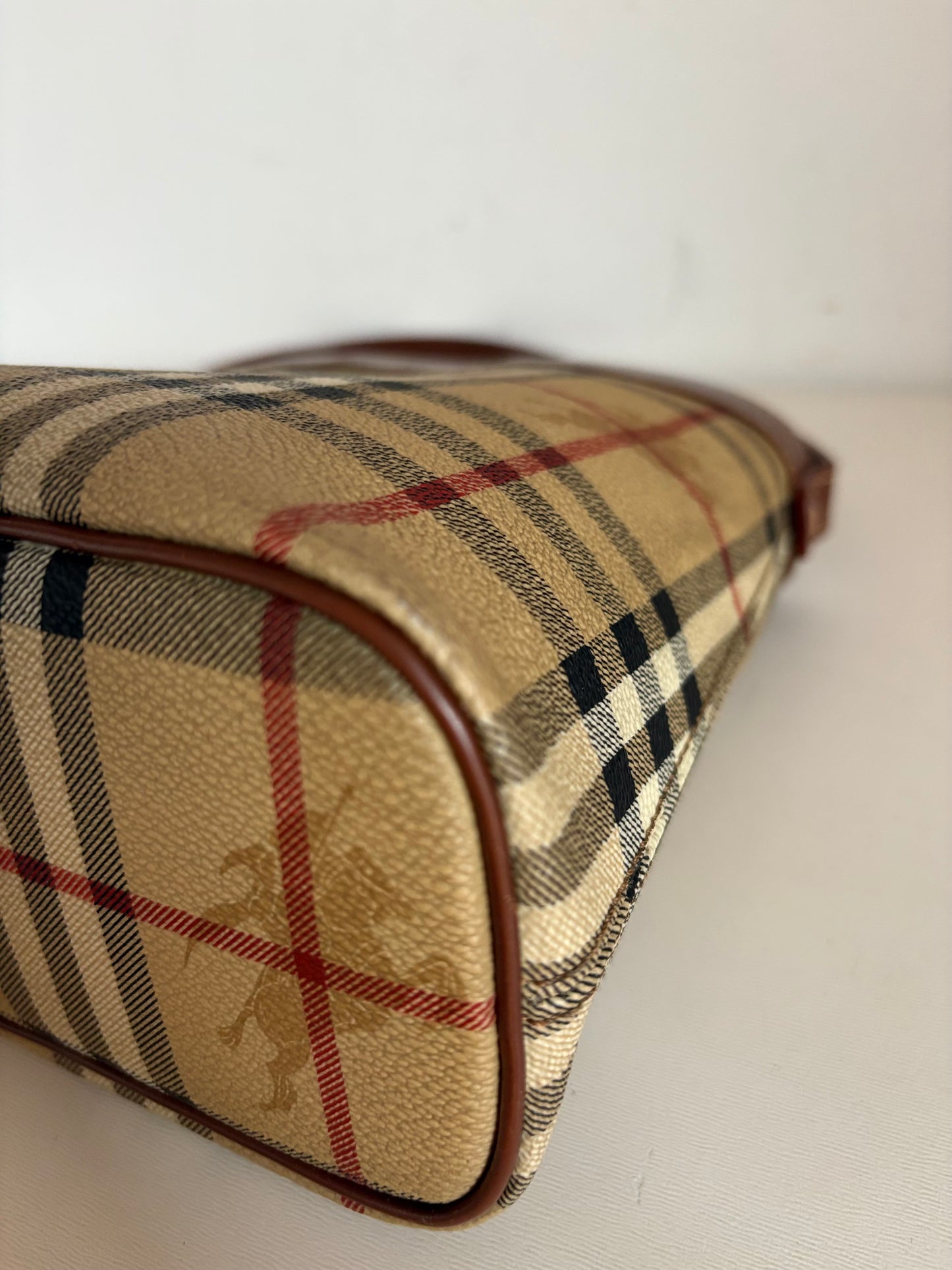 Iconic Burberry nova check  bucket bag