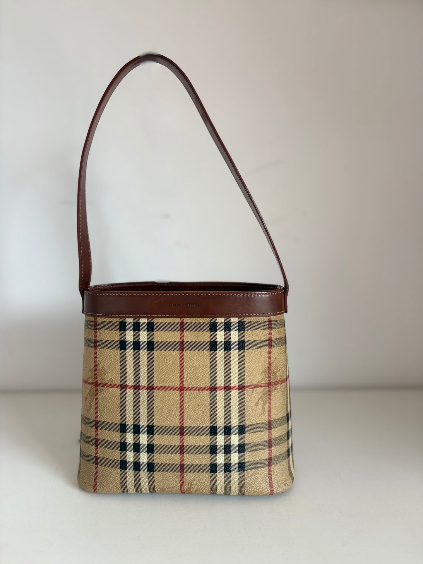 Iconic Burberry nova check  bucket bag