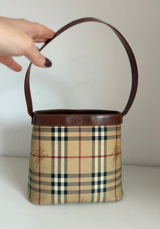 Iconic Burberry nova check  bucket bag